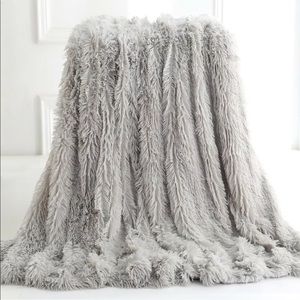 Faux fur blanket
